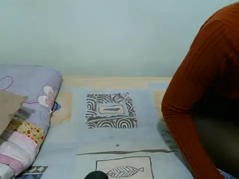 Snapshot of cutte_aleeshaa chatting on 10/11/25, 07:09 cutte aleeshaa online show from 10/11/25, 07:09