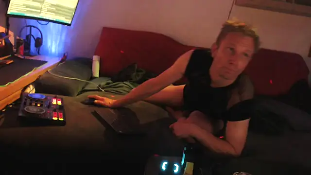 davidgntxxxxx online show from 10/18/25, 04:42