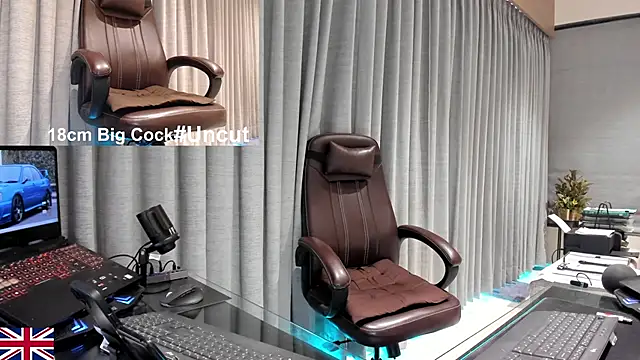 Snapshot of OnlineBossUK chatting on 03/28/26, 02:23 OnlineBossUK online show from 03/28/26, 02:23