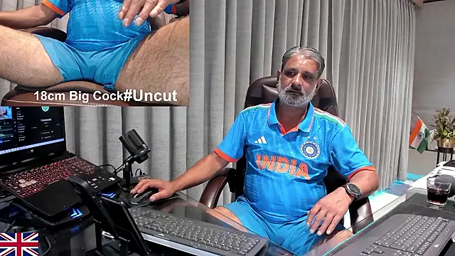 Snapshot of OnlineBossUK chatting on 03/08/26, 06:55 OnlineBossUK online show from 03/08/26, 06:55