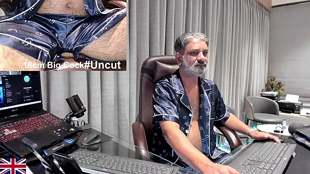 Snapshot of OnlineBossUK chatting on 04/06/26, 07:53 OnlineBossUK online show from 04/06/26, 07:53