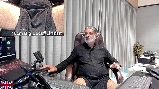 Snapshot of OnlineBossUK chatting on 03/21/26, 06:12 OnlineBossUK online show from 03/21/26, 06:12