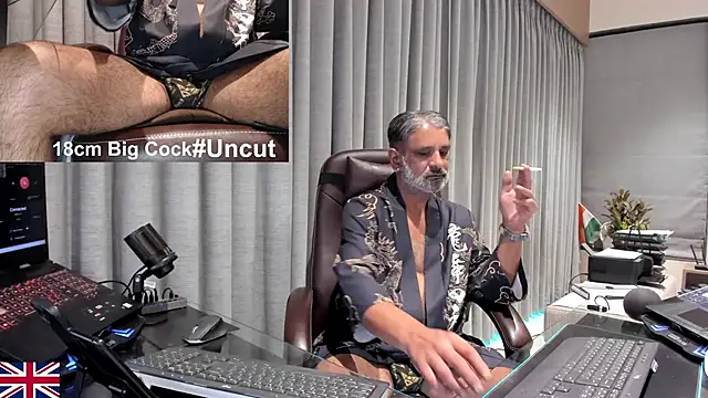 Snapshot of OnlineBossUK chatting on 03/18/26, 06:31 OnlineBossUK online show from 03/18/26, 06:31