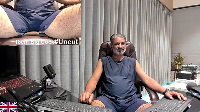 Snapshot of OnlineBossUK chatting on 03/26/26, 03:10 OnlineBossUK online show from 03/26/26, 03:10