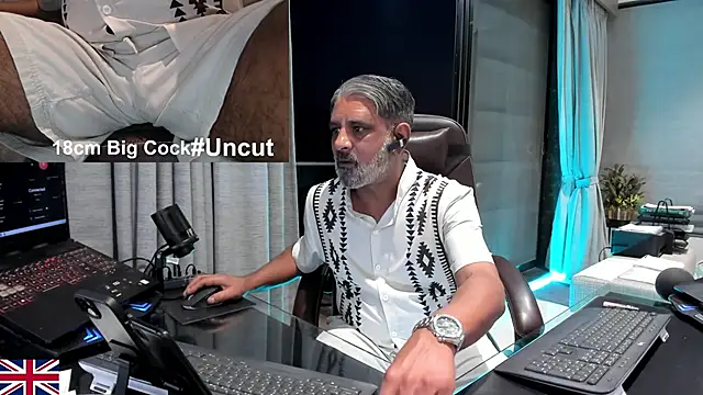 Snapshot of OnlineBossUK chatting on 04/01/26, 01:41 OnlineBossUK online show from 04/01/26, 01:41