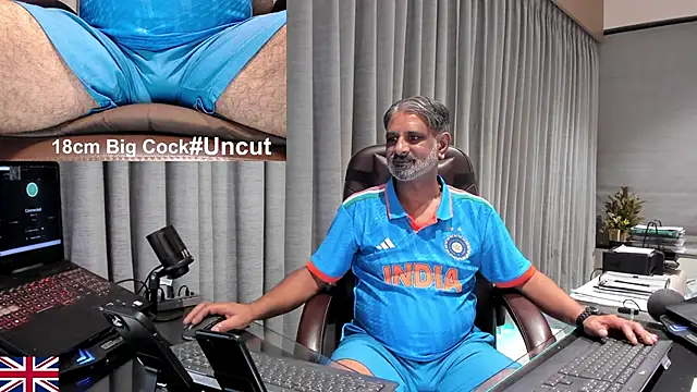 Snapshot of OnlineBossUK chatting on 03/29/26, 05:25 OnlineBossUK online show from 03/29/26, 05:25