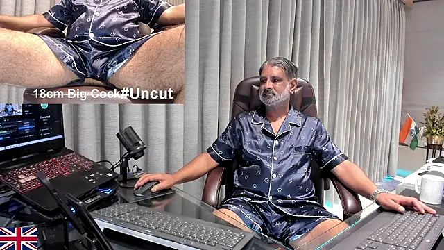 Snapshot of OnlineBossUK chatting on 03/09/26, 07:01 OnlineBossUK online show from 03/09/26, 07:01