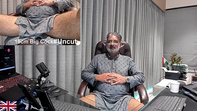 Snapshot of OnlineBossUK chatting on 03/18/26, 12:36 OnlineBossUK online show from 03/18/26, 12:36