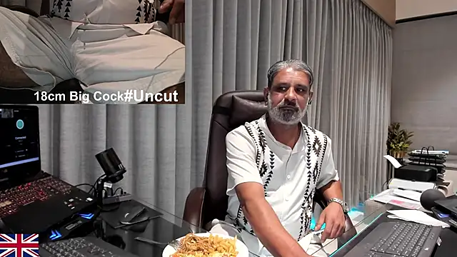 Snapshot of OnlineBossUK chatting on 03/24/26, 03:56 OnlineBossUK online show from 03/24/26, 03:56