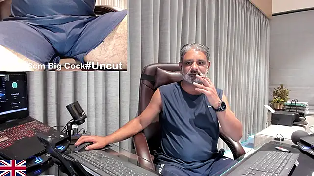 Snapshot of OnlineBossUK chatting on 03/28/26, 05:14 OnlineBossUK online show from 03/28/26, 05:14