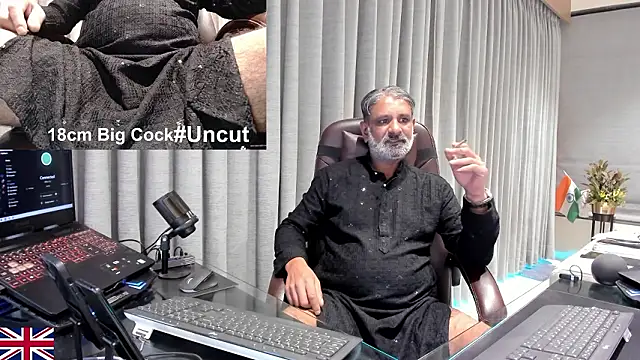 Snapshot of OnlineBossUK chatting on 03/10/26, 06:34 OnlineBossUK online show from 03/10/26, 06:34