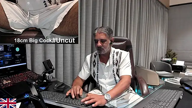 Snapshot of OnlineBossUK chatting on 04/11/26, 03:16 OnlineBossUK online show from 04/11/26, 03:16