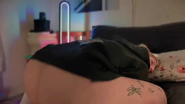 Snapshot of Mannarie_Madsinn chatting on 03/17/25, 02:08 Mannarie Madsinn online show from 03/17/25, 02:08