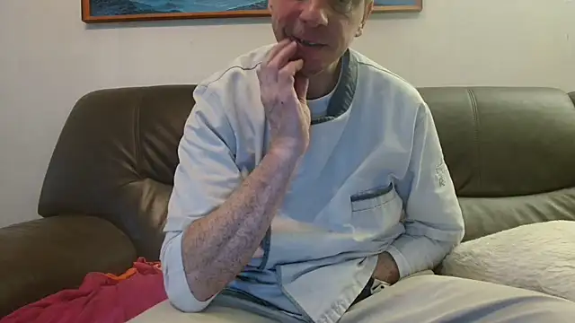 Snapshot of cloupefun chatting on 02/20/26, 07:21 cloupefun online show from 02/20/26, 07:21