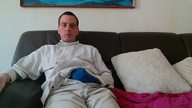 Snapshot of cloupefun chatting on 01/18/26, 01:47 cloupefun online show from 01/18/26, 01:47