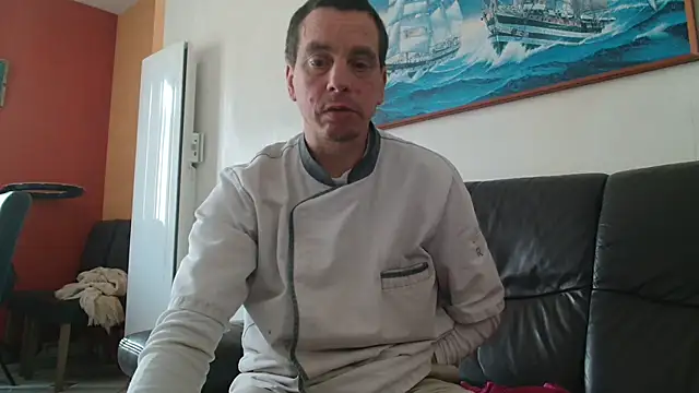 Snapshot of cloupefun chatting on 02/02/26, 12:48 cloupefun online show from 02/02/26, 12:48