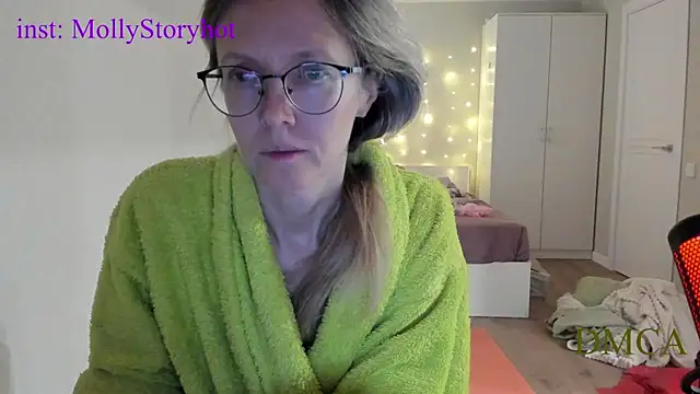 Snapshot of angelmommu chatting on 12/23/25, 04:56 angelmommu online show from 12/23/25, 04:56