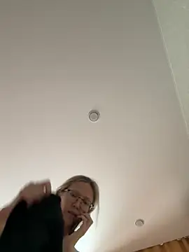 Snapshot of angelmommu chatting on 03/04/26, 05:59 angelmommu online show from 03/04/26, 05:59