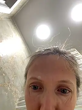 Snapshot of angelmommu chatting on 11/29/25, 06:13 angelmommu online show from 11/29/25, 06:13