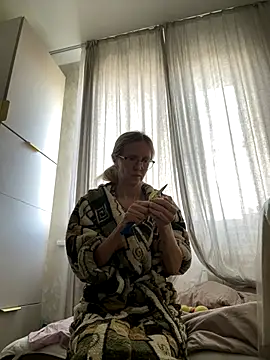 Snapshot of angelmommu chatting on 10/21/25, 07:19 angelmommu online show from 10/21/25, 07:19