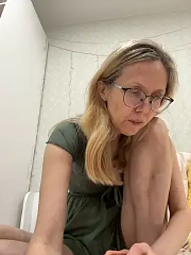 Snapshot of angelmommu chatting on 02/26/26, 01:00 angelmommu online show from 02/26/26, 01:00