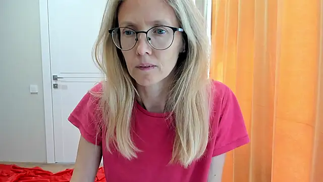 Snapshot of angelmommu chatting on 09/20/25, 05:56 angelmommu online show from 09/20/25, 05:56