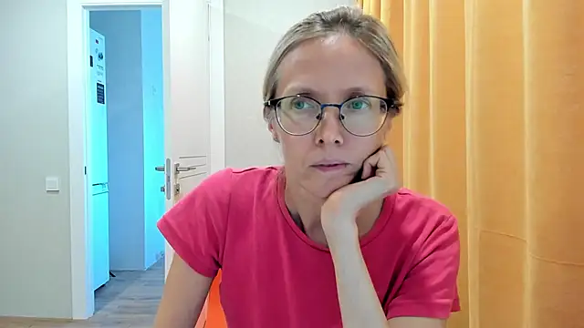 Snapshot of angelmommu chatting on 09/21/25, 07:57 angelmommu online show from 09/21/25, 07:57