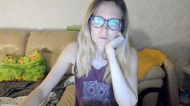 Snapshot of angelmommu chatting on 03/18/25, 06:50 angelmommu online show from 03/18/25, 06:50