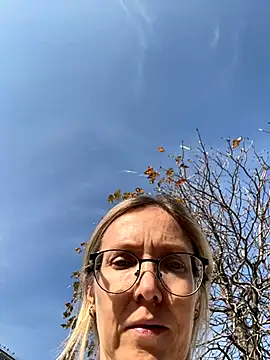 Snapshot of angelmommu chatting on 11/08/25, 09:46 angelmommu online show from 11/08/25, 09:46