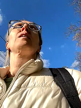 Snapshot of angelmommu chatting on 11/02/25, 11:59 angelmommu online show from 11/02/25, 11:59