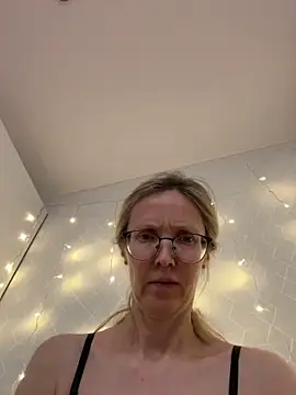 Snapshot of angelmommu chatting on 02/23/26, 12:17 angelmommu online show from 02/23/26, 12:17