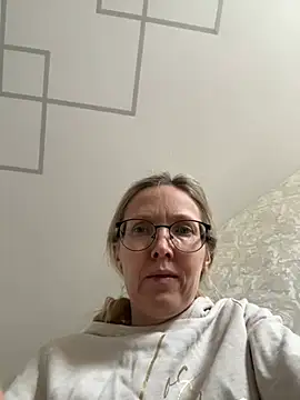 Snapshot of angelmommu chatting on 02/12/26, 09:42 angelmommu online show from 02/12/26, 09:42