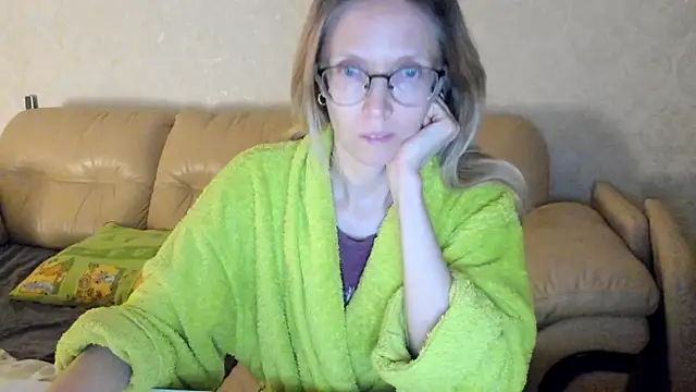 Snapshot of angelmommu chatting on 03/19/25, 05:17 angelmommu online show from 03/19/25, 05:17