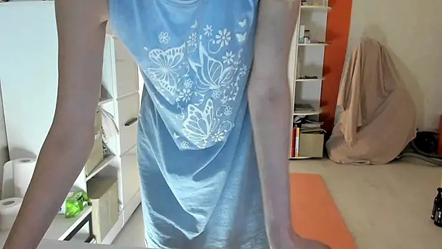 Snapshot of angelmommu chatting on 03/22/25, 06:11 angelmommu online show from 03/22/25, 06:11