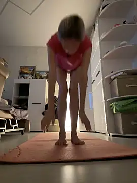 Snapshot of angelmommu chatting on 11/05/25, 04:26 angelmommu online show from 11/05/25, 04:26