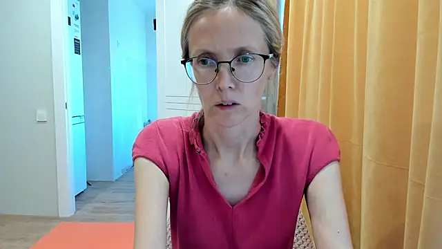 Snapshot of angelmommu chatting on 09/24/25, 09:38 angelmommu online show from 09/24/25, 09:38