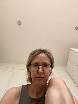 Snapshot of angelmommu chatting on 02/18/26, 09:17 angelmommu online show from 02/18/26, 09:17