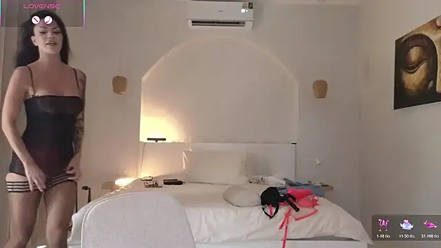 Helena Karel online show from 10/28/25, 09:19