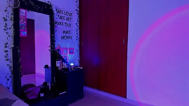 little kayla  online show from 11/28/25, 09:15