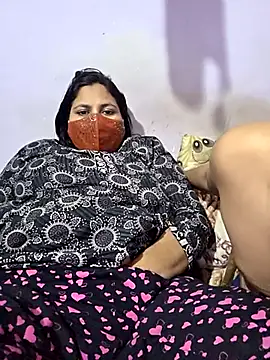 MOM-SUN-COUPLE online show from 09/08/25, 07:13