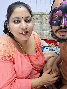 MOM-SUN-COUPLE online show from 03/13/25, 04:23