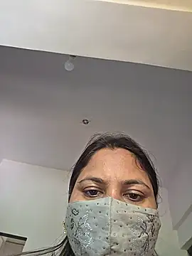 MOM-SUN-COUPLE online show from 10/13/25, 09:00