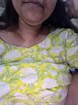 MOM-SUN-COUPLE online show from 04/23/26, 05:03