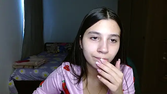 Snapshot of mia__lopez_ chatting on 09/15/25, 10:21 mia lopez online show from 09/15/25, 10:21