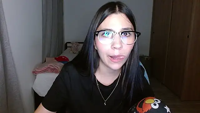 mia  lopez  online show from 10/25/25, 03:38