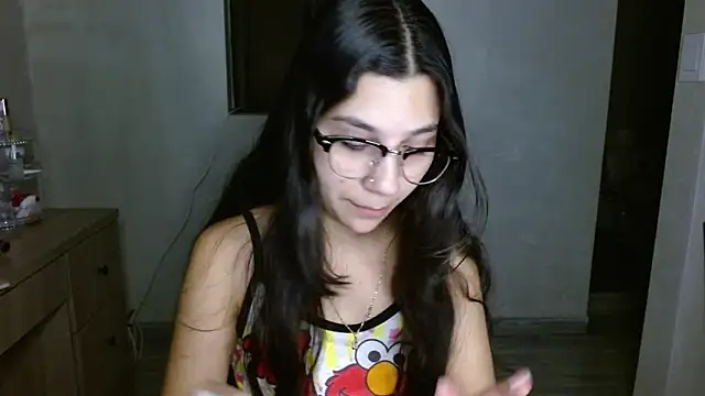 Snapshot of mia__lopez_ chatting on 06/21/26, 05:02 mia lopez online show from 06/21/26, 05:02