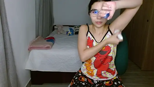 mia  lopez  online show from 11/06/25, 02:15