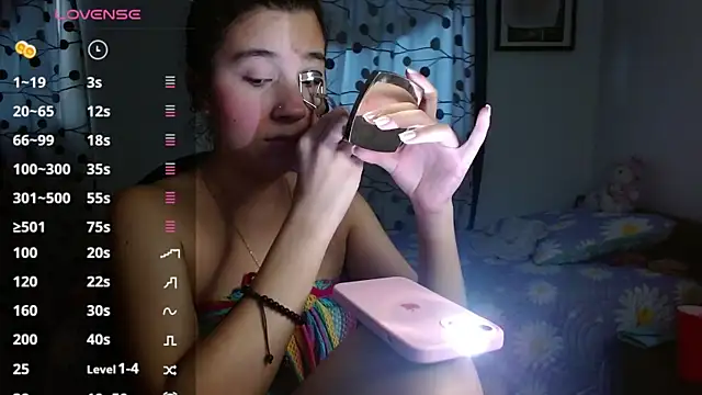 Snapshot of mia__lopez_ chatting on 01/31/25, 10:42 mia lopez online show from 01/31/25, 10:42