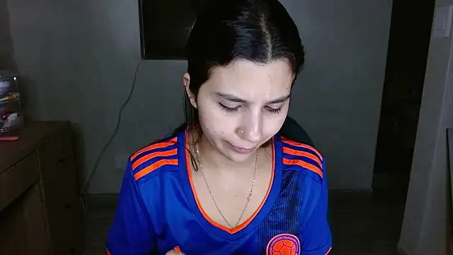 Snapshot of mia__lopez_ chatting on 06/18/26, 04:33 mia lopez online show from 06/18/26, 04:33