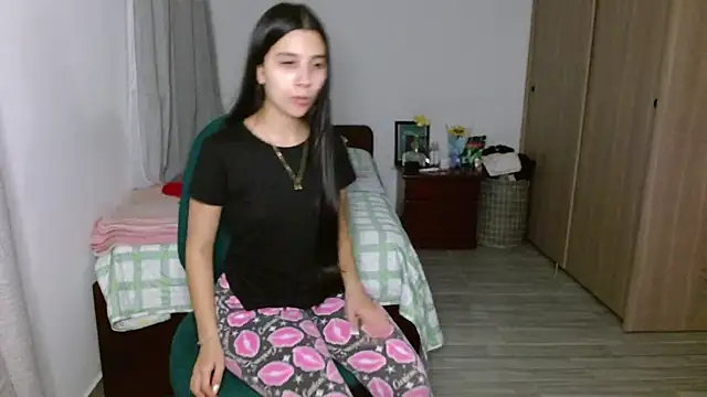 Snapshot of mia__lopez_ chatting on 09/22/25, 03:45 mia lopez online show from 09/22/25, 03:45